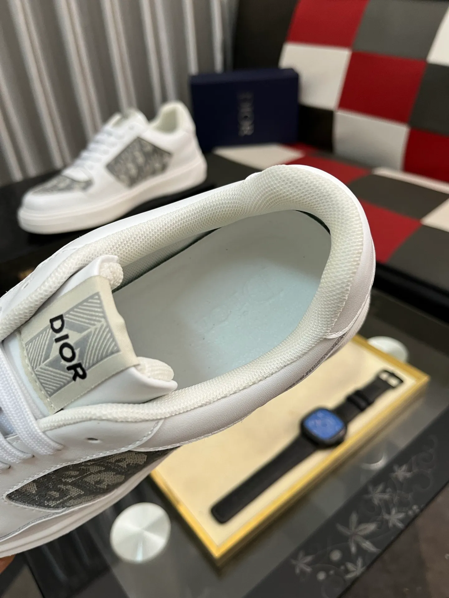 Men's men's shoes 💰420⌚️⌚️Dior unique modern style sneakers. Counter purchasing 🏃casual leather shoes😍😍 original cowhide leather imported from Italy (refuses to discolor and grind feet) soles: original soles specially provided by the original factory, super cool 😍breathable when walking 👍 style design ⚠️ super comfortable and wear-resistant original soles. Just like shooting the real thing 🎬The real thing is better Code number: 38-442️⃣Colors available